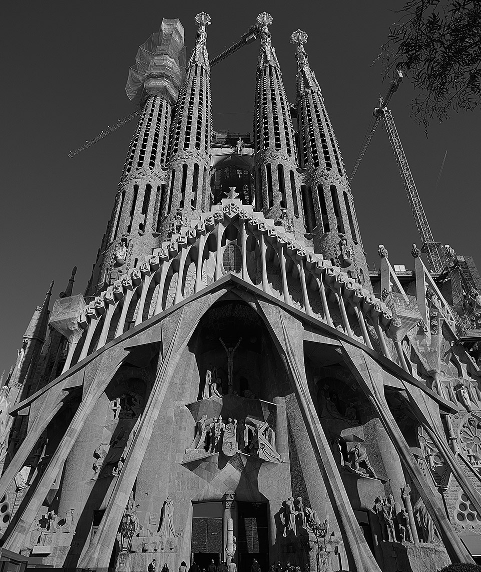 The Temple Expiatori de la Sagrada Família, Southwest